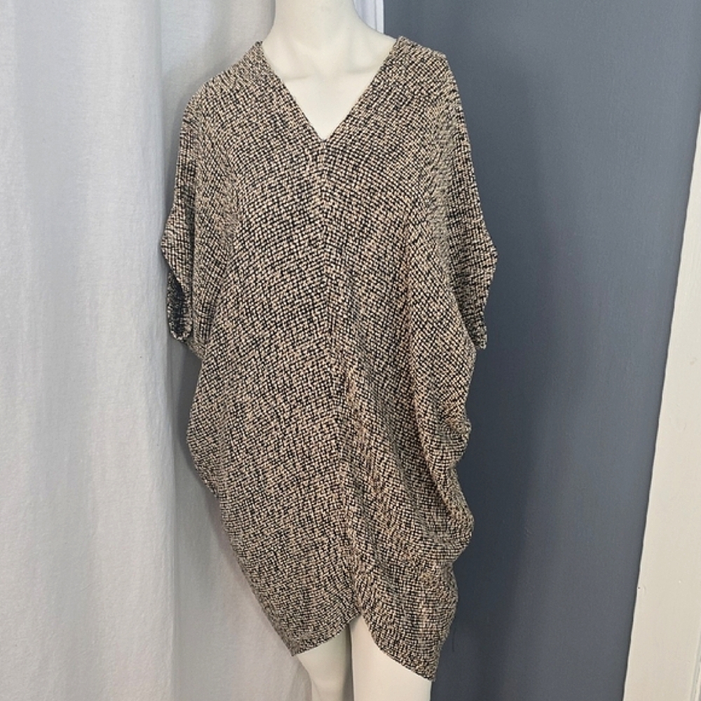 Women's Black and White Sweater